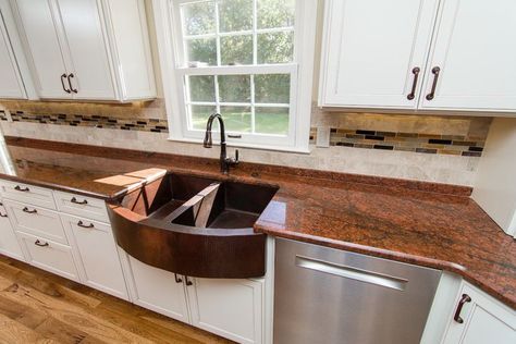 Backsplash Red Granite Countertops, Kitchen Countertops Granite Colors, White Granite Colors, Red Granite, White Granite Countertops, Red Cabinets, Green Granite, Kitchen Countertop Materials, Kitchen Redesign