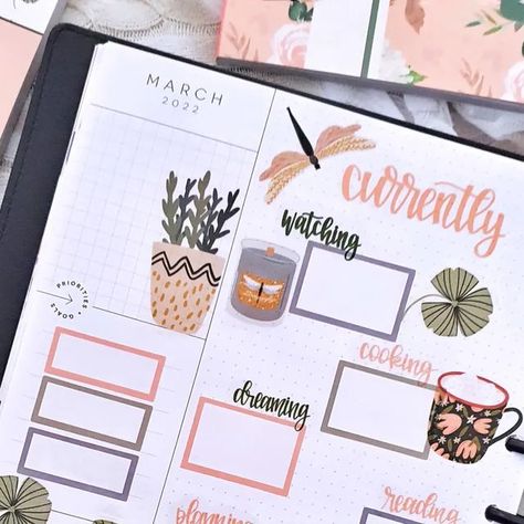 Fanny Rabinovich on Instagram: "March currently page, saying goodbye to winter and welcoming spring ♥︎ Photo backdrop by @yaelyaniv Stickers by @whimsyluxe @momandagirlwithplans & @kellofaplan ♥︎ #strongertogether_dn #thehappyplanner #plannerlife #plannergirl #discboundplanner #whimsyluxe #whimsyluxestickers #currentlypage #happyplannercurrentlypage #happyplannercommunity #create365 #creativeplanner #planalifeyoulove #planneraddiction #stickeraddiction #babessupportbabes #winterspread #iamahapp Spring Planner Ideas, Spring Photo Backdrop, Electronic Planner, Planner Monthly Layout, Planner Themes, Discbound Planner, Happy Planner Layout, Creative Planner, Mini Happy Planner