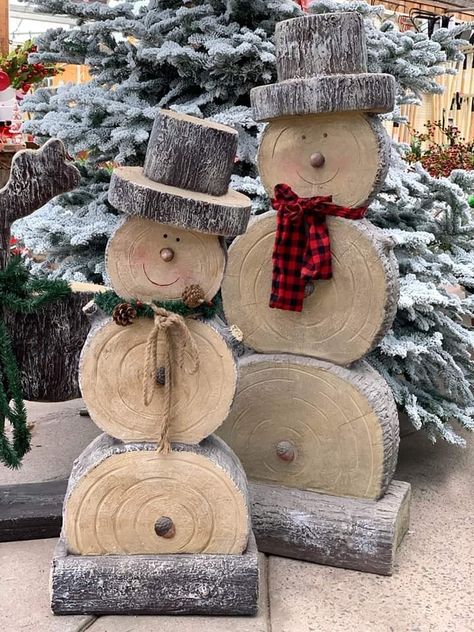 Snowman Sculpture, Wood Log Crafts, Wood Yard Art, Christmas Craft Ideas, Wood Snowman, Wooden Christmas Crafts, Cute Country, Christmas Wood Crafts, Wood Christmas Ornaments