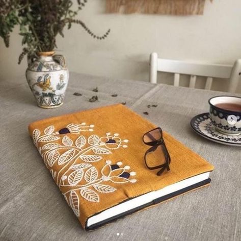 Fabric Book Covers, Book Cover Diy, Fabric Stamping, Embroidery Book, Fabric Journals, Handmade Notebook, Class Schedule, Cute Embroidery, Fabric Book