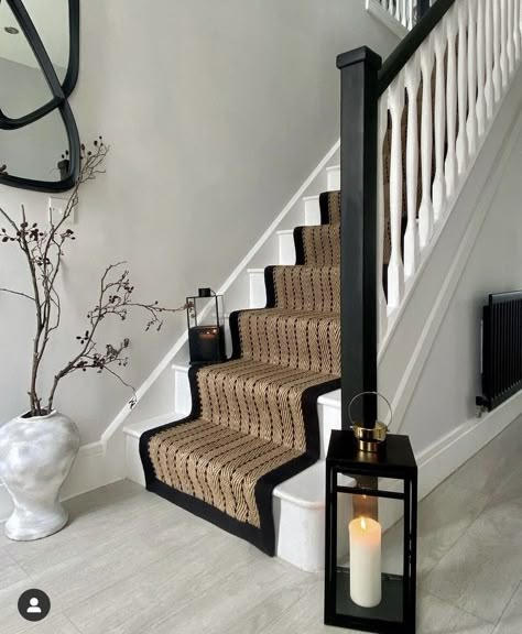 Neutral With Black Accents, Narrow Enclosed Staircase Ideas, Jute Stair Runner, Hallway Transformation, Stair Landing Decor, Carpet Painting, New Build Interior, Enclosed Staircase, Painted Staircase