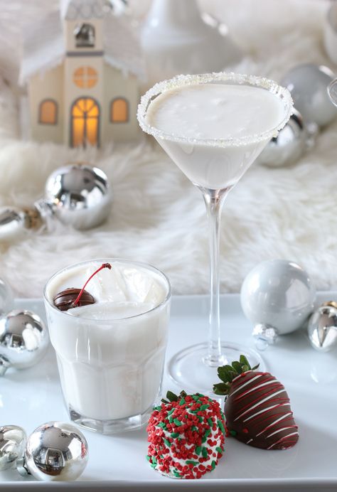 White Christmas Martini Cocktail Recipe. 2 parts Vanilla Vodka - 2 parts White Chocolate Liqueur - 1 part White Creme de Cacao - 1 part half-and-half - Honey and coarse sanding sugar for rim garnish. White Christmas Martini Recipe, Snowflake Martini, Almond Cocktails, White Christmas Martini, Christmas Martini Recipes, White Chocolate Snowflakes, White Chocolate Martini, Christmas Drinks Alcohol Recipes, Christmas Martini