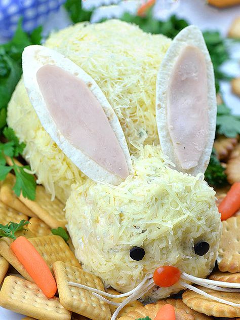 Easter Bunny Cheese Ball is delicious and easy Easter appetizer! This Easter Bunny is fun and festive version of classic cheese ball recipe with cream... Bunny Cheese Ball, Easter Cheese Ball, Classic Cheese Ball, Easter Cheese, Easter Appetizers Easy, Easter Appetizer, Easy Easter Recipes, Easter Food Appetizers, Easter Dinner Ideas