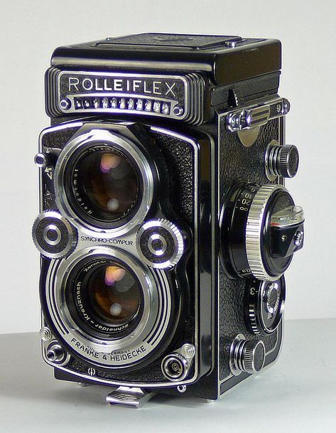 Rolleiflex Camera, Twin Lens Reflex Camera, Fotocamere Vintage, Vintage Polaroid Camera, Reflex Camera, Antique Cameras, Camera Art, Photo Gear, Old Cameras