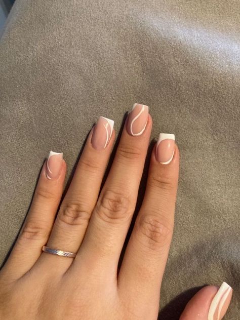 Short Box Acrylic Nails, Simple Nail Art Square, Simple Nail Designs Square Nails, Short Nails White And Pink, Mail Ideas Short Square, Trendy Square Nail Designs, Nails Inspiration Summer Square, Bridesmaid Nails Square, Vacation Nail Inspo Square