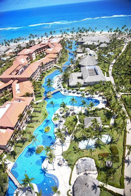 Majestic Mirage Punta Cana, Beaches Sunset, Beaches Photography, Majestic Colonial Punta Cana, Resort Architecture, 일본 패션, Dream Vacations Destinations, Resort Design, Resort Pools