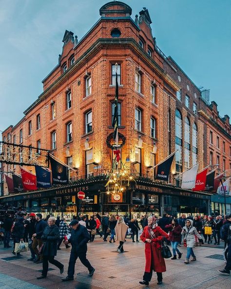 Very Christmassy Dublin, Ireland Street Pictures, Grafton Street, Europe Map, Under The Mistletoe, Dublin Ireland, British Isles, Dublin, Around The Worlds, Street View