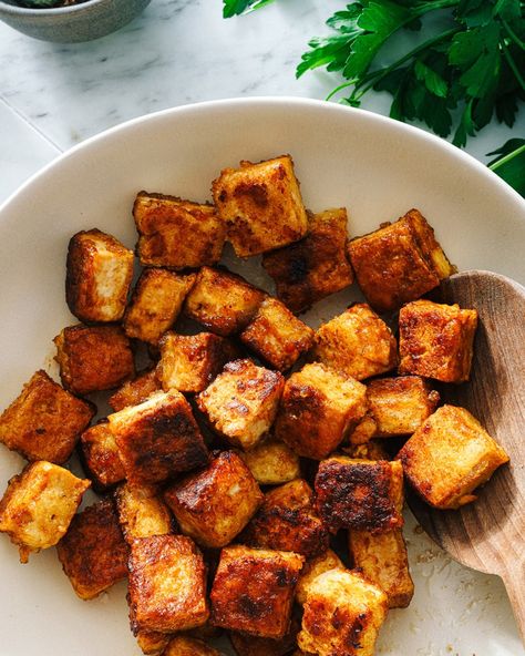 This crispy tofu recipe is the best, with crunchy sides and a tender interior! It's easy to make on the stovetop or baked. #tofu #tofurecipe #crispytofu #crispytofurecipe #easyrecipe #vegan #veganrecipe #dinnerrecipe #dinner #vegandinner #veagndinnerrecipe Crunchy Tofu, Tofu Recipe, Crispy Tofu, Baked Tofu, Bean Curd, Tofu Recipes, Bowls Recipe, Vegan Dinners, Stove Top