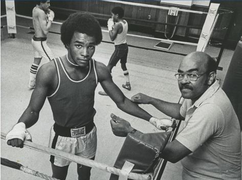 Sad Day - Dave Jacobs, boxing trainer who launched career of Sugar Ray Leonard, dies at 84 Vintage Boxing Posters, David Jacobs, Famous Black People, Sugar Ray Leonard, Ray Leonard, Boxing Images, Boxing Posters, Boxing History, Boxing Quotes