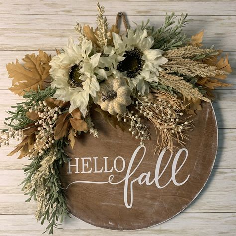 Round Fall Door Hangers, Fall Door Decorations Classroom, Sunflower Door Hanger, Fall Home Decor Ideas, Vintage Fall Decor, Fall Wood Signs, Fall Door Hanger, Wood Wreath, Door Signs Diy