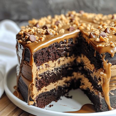 Chocolate Peanut Butter Salted Caramel Toffee Cake, Chocolate Peanut Butter Caramel Cake, Peanut Butter Caramel Cake, Chocolate Caramel Toffee Cake, Chocolate Caramel Coffee Cake, Peanut Butter Desserts Recipes, Chocolate Toffee Cake, Caramel Toffee Cake, Felix Cake