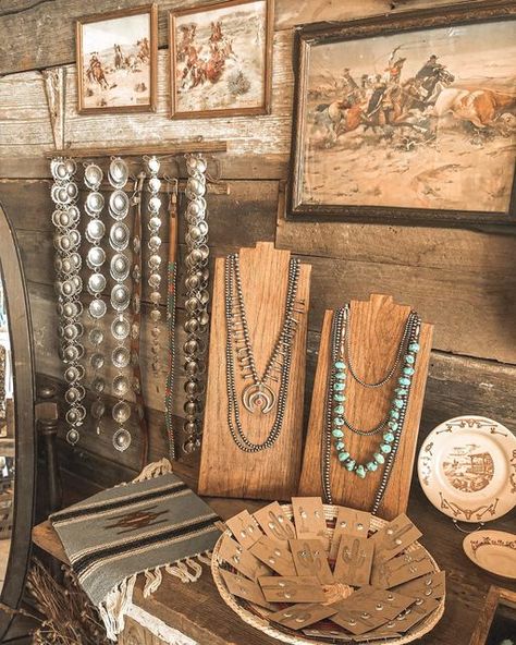 Western Craft Show Booth, Western Craft Fair Display, Western Jewelry Organizer, Western Display Ideas, Western Retail Display Ideas, Fall Vendor Booth, Western Vendor Booth Ideas, Western Booth Display Ideas, Western Jewelry Display