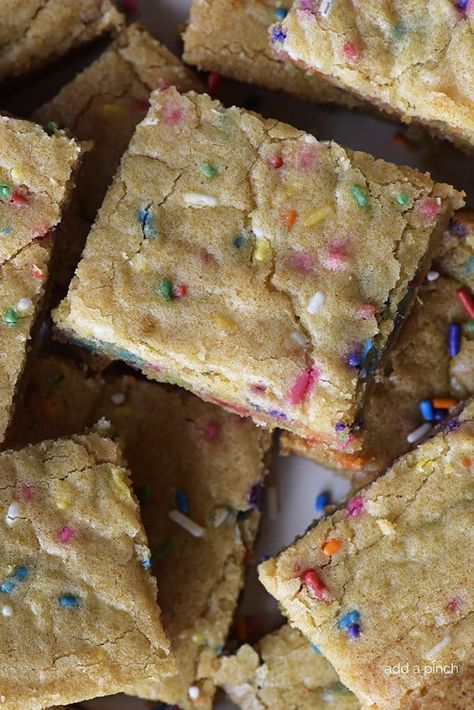 Birthday Cake Bars, Blondie Bites, Funfetti Blondies, Cowboy Cookie Recipe, Sweets Bar, Sprinkles Recipe, Perfect Bar, Spring Treats, Blondies Recipe