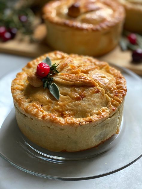 Pheasant & Mushroom Pie Game Bird Recipes, Christmas Meat Pie, Pheasant Recipe, Viking Feast, Trumpet Mushrooms, Hen Of The Woods, Pheasant Recipes, Trey Songs, Pork Pies