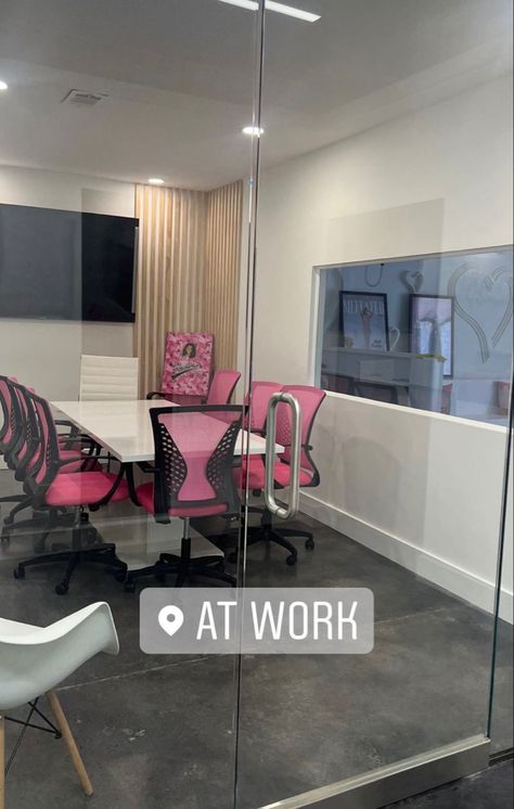 Interior Decorator Aesthetic, Business Office Aesthetic, Pink Business Aesthetic, Owning A Business Aesthetic, Entrepreneurship Aesthetic, Girl Boss Office Decor, Girl Boss Office, Ceo Office, Business Vision Board