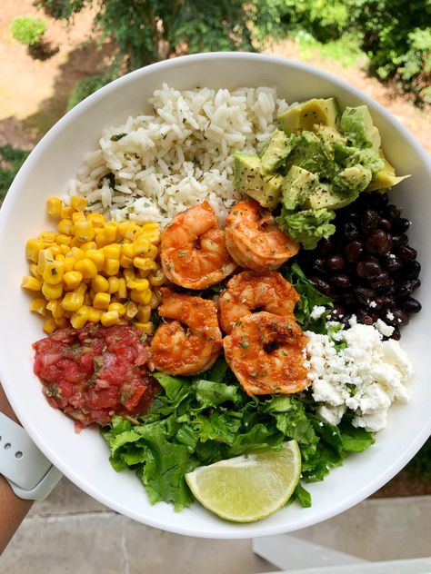 Easy Cajun Shrimp, Shrimp Burrito, Cajun Shrimp And Grits, Easy Cajun, Burrito Bowls Recipe, Grits Recipe, Shrimp And Grits, Healthy Shrimp, Burrito Bowls