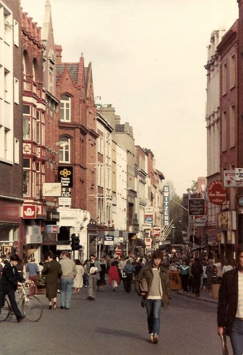 Dublin Street Photography, The Dubliners, Ireland Houses, Minecraft City Buildings, Vintage Ireland, Beautiful Ireland, Dublin Street, Northern Island, Grafton Street