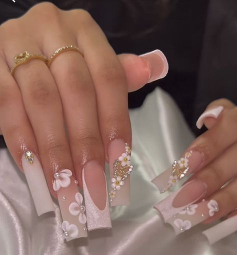 Nails Acrylic Coffin Mexican, Short Acrylic Nails Mexican, Nail Latina, Acrylic Nails Quince, Acrylic Nails With Initial, Extra Baddie Nails, Nails With Initials On Them, Latina Acrylic Nails, Nails Acrylic Medium