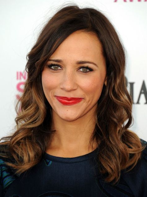 Rashida Jones, Red Carpet Hair, Mid Length Hair, Red Hair Color, Hazel Eyes, Red Lipstick, Hair Envy, Celebrity Hairstyles, Hair Dos