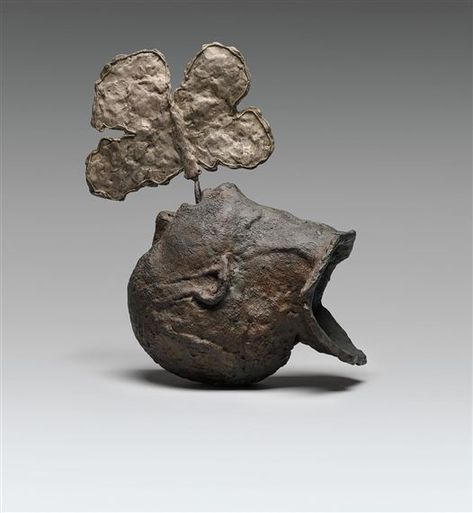 View Butterfly Head (1995) By Kiki Smith; bronze; 13 x 10 1/2 x 6 in. (33 x 26.7 x 15.2 cm.); Edition. Access more artwork lots and estimated & realized auction prices on MutualArt. Kiki Smith Drawings, Kiki Smith, Sculpting Clay, Sculpture Installation, Art Business, Magazine Art, Metal Sculpture, Art Market, Ceramic Sculpture