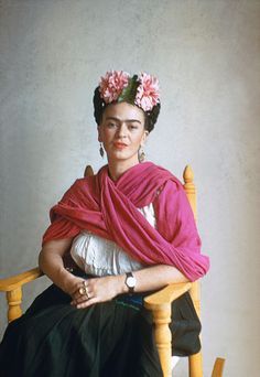 23 Beautiful Color Photos of Frida Kahlo from between the 1930s and 1950s Freida Kahlo, Nickolas Muray, Frida Kahlo Paintings, Frida Kahlo Portraits, Kahlo Paintings, Frida Kahlo Style, Frida And Diego, Frida Art, Frida Kahlo Art