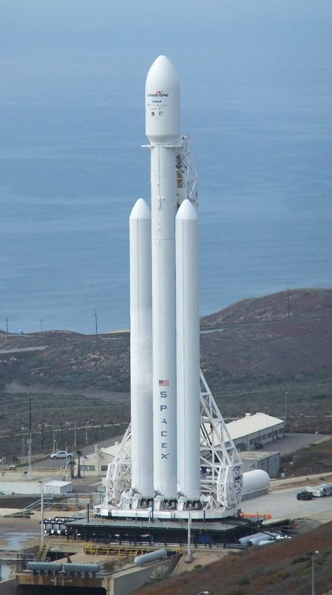 Falcon Heavy Intact Spacex Falcon Heavy, Nasa Spacex, Spacex Starship, Space Technology, Falcon Heavy, Astronomy Facts, Space X, Space Launch, Nasa Space