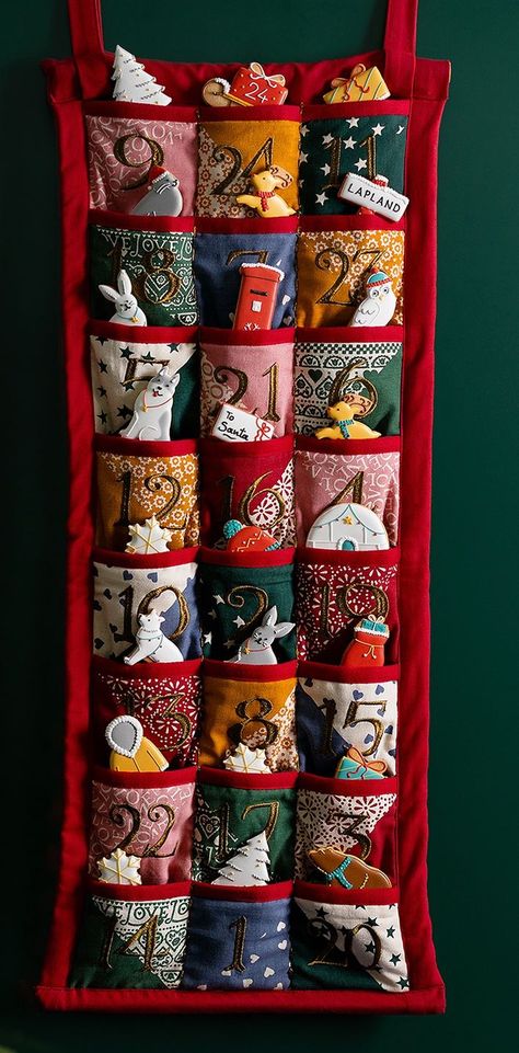 Advent Calendar Sewing Ideas, Diy Advent Calendar Fabric, Quilted Advent Calendar Ideas Diy, Patchwork Advent Calendar, Quilt Advent Calendar, Fabric Advent Calendar Diy, Sew Advent Calendar, Sewing Advent Calendar, Advent Calendar Sewing Pattern