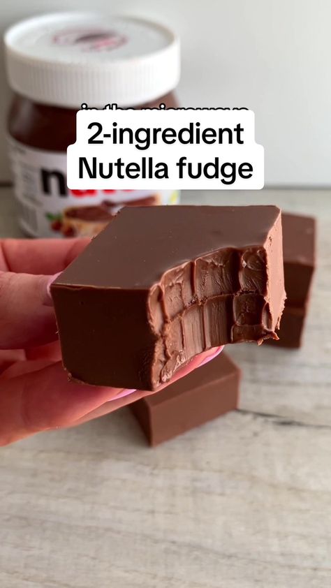 Nutella Microwave, Starter Ideas, Nutella Fudge, Microwave Fudge, Bahasa Jepun, Nutella Desserts, Chocolate Recipes Homemade, Fun Baking, Sweet Dishes Recipes