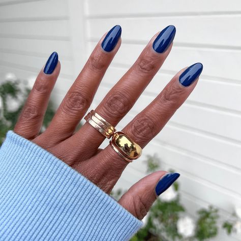 Fall Blue Nails 2024, Navy Blue With Chrome Nails, Navy With Chrome Nails, Dark Blue With Chrome Nails, Navy Chrome Nails Designs, November Blue Nails, Navy Nails Chrome, Midnight Blue Chrome Nails, Fall Nail Polish Colors 2024