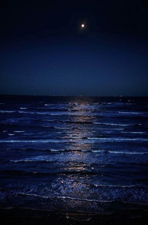 The Ocean At Night, Night Ocean, Ocean At Night, Behind Blue Eyes, Feeling Blue, Blue Aesthetic, Milky Way, Beautiful World, Night Skies