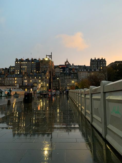 Edinburgh Scotland Aesthetic Rain, Rain In Edinburgh, Edinburgh Rain Aesthetic, Edinburgh Laptop Wallpaper, Edinburgh Winter Aesthetic, Edinburgh In February, Scotland Astethic, Eidenburgh Scotland Aesthetic, Eidenburgh Scotland