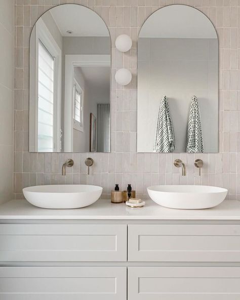 Hello modern coastal bathroom ❤️ @geoffheathbuildingptyltd has created such an inviting and light filled space. In this project they have used our warm brushed nickel everywhere. We can’t wait to share more. Builder - Geoff Heath Building Pty Ltd Internals - Lisa Heath and @the_stables_ Owners - Geoff and Lisa Heath Building Design - @designsmartliving Styling - @interiormakeoversfurniturehire 📸 @carmenglenn_photography Natural Light Bathroom, Hamptons Bathroom Ideas, Bathroom Coastal Style, Brushed Nickel Tapware, Nickel Tapware, Hamptons Bathroom, Modern Coastal Bathroom, Modern Coastal Interior Design, Brass Taps