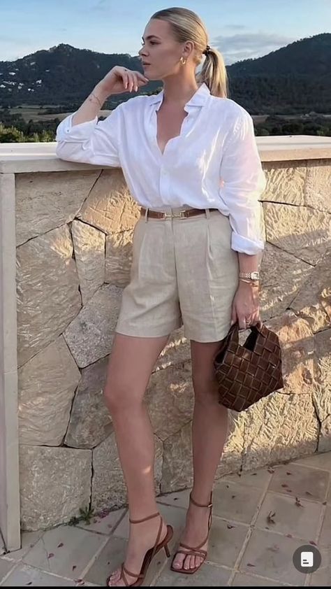 Tan Outfits, Casual Brunch Outfit, Look Office, Capsule Wardrobe Essentials, European Summer Outfits, Spring Capsule Wardrobe, Aesthetic Outfit Ideas, Style Sportif, Estilo Chic