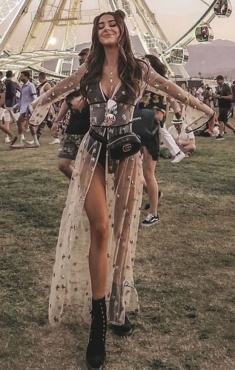 What to Wear for a Festival | HOWTOWEAR Fashion Electro Festival Outfit, Mode Coachella, Look Da Festival, Black Festival Outfit, Festival Outfit Inspiration, Rave Festival Outfits, Festival Outfits Women, Festival Inspo, Festival Outfits Rave