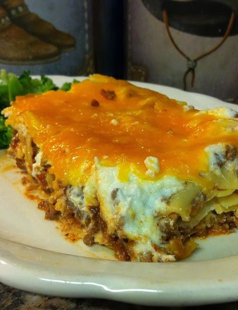 Dani's Recipe Creations: Cheesy Noodle Meat Bake Hamburger Bake, Gf Noodles, Casserole Meal, Casserole Meals, Noodle Bake, Taco Bake, Taco Casserole, Pasta Casserole, Hamburger Meat