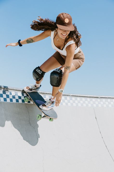 skate park photoshoot Skateboard Photos, Skater Hoodie, Skateboard Park, Skateboard Aesthetic, Skateboard Photography, Skate Girl, Sports Aesthetic, Skater Girls, Bike Style