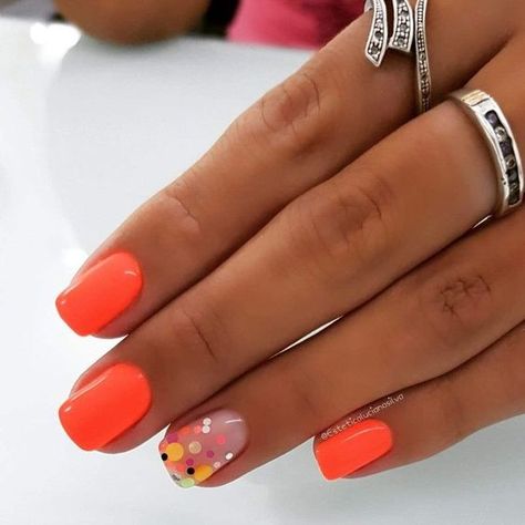 65 Elegant Summer Nails to Summer-ify your French mani - Hike n Dip Coral Nails Short Square, Plain Nails Colors Summer, Coral Nail Art Summer, Nails Beach Design, Elegant Summer Nails, Summer 2023 Nail Trends, Coral Nails With Design, Nails Beach, Multicolored Nails