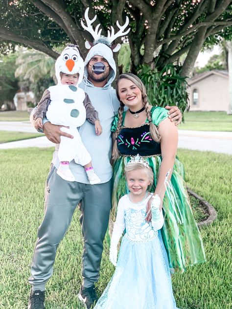 Elsa Family Halloween Costume, Disney Frozen Family Costumes, Family Of 4 Frozen Halloween Costumes, Elsa Anna Costume, Frozen Family Halloween Costumes, Frozen Halloween Costumes Family, Frozen Family Costumes, Anna Costume Diy, Family Halloween Costumes For 4