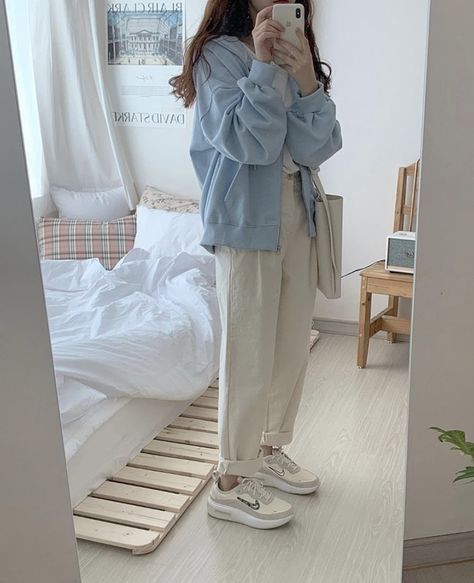 White Sweatpants Outfit Korean, Winter Outfits Asian Style, Yn And Taehyung, Korean Soft Girl Outfit, Scandinavian Aesthetic Fashion, Corean Style Outfits, Soft Blue Outfit, Korean Minimalist Aesthetic, K Fashion Casual