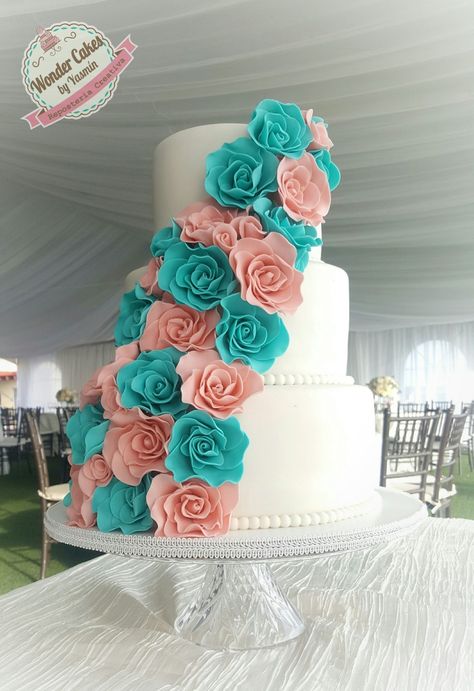 Pink and teal wedding cake Teal And Salmon Wedding, Teal And Blush Pink Wedding, Teal And Pink Wedding Decorations, Teal And Pink Wedding Ideas, Teal And Pink Wedding Colors, Pink And Teal Wedding Theme, Teal And Pink Cake, Turquoise And Pink Wedding, Teal And Pink Wedding