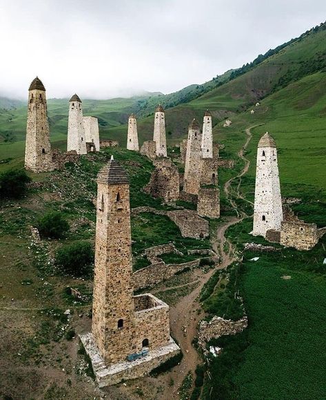 Medieval Tower, Fantasy Places, Architecture Old, Ancient Architecture, Ancient Ruins, Historical Architecture, Beautiful Places To Travel, Ancient Civilizations, Beautiful Architecture