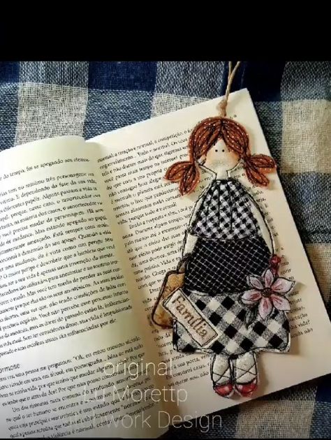 Doll Bookmark, Fall Sewing, Scrap Fabric Crafts, Cloth Dolls Handmade, Fabric Cards, Bookmarks Kids, Free Motion Embroidery, Diy Bookmarks, Book Markers