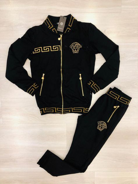 Gucci Track Suit Men, Summer Swag Outfits, Mens Tracksuit Set, Designer Tracksuits, Track Suits, Mens Fashion Sweaters, Black Men Fashion Swag, Dress Suits For Men, Shoes Outfit Fashion