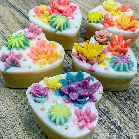 Easter Wax Melt Ideas, Wax Melt Ideas, Cupcake Soap, Candle Ideas, Food Candles, Wax Warmer, Cold Process Soap, Cold Process, Diy Candles