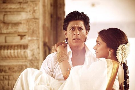 Deepika Padukone and Shahrukh Khan in 'Chennai Express' Chennai Express, Dipika Padukone, Bollywood Music Videos, Bollywood Funny, Bollywood Posters, Bollywood Couples, Bollywood Outfits, Vintage Bollywood, Movie Couples