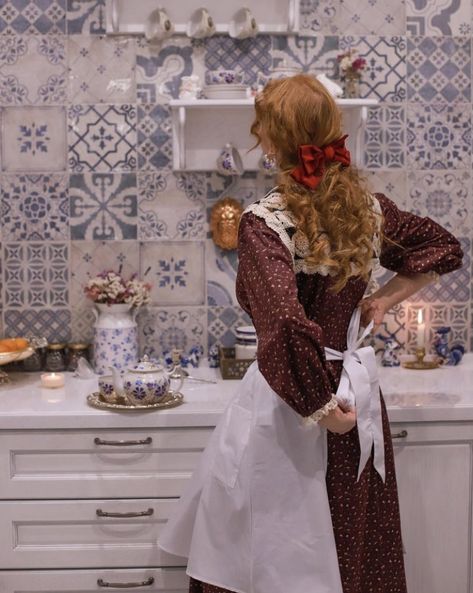 Woman In Kitchen Aesthetic, Traditional Housewife Aesthetic, Trad Wife Fashion, 1900s Lifestyle, Housewife Aesthetic Dress, Housekeeper Aesthetic, Trad Wife Aesthetic Outfits, Trad Aesthetic, Rich Housewife Aesthetic