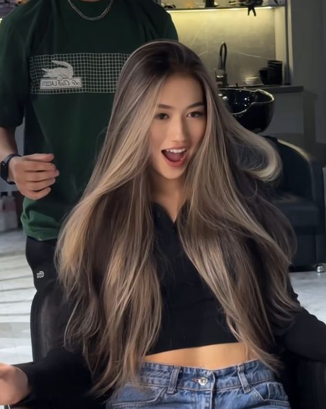 Black Hair With Milk Tea Highlights, Ashy Dark Blonde Hair With Highlights, Korean Hair Color 2024, Balayage Vs Highlight, Dark Brown Hair Balayage Money Piece, Straight Hair Dye Ideas, Dark Hair Balayage Blonde, Blond Balayage On Black Hair, Straight Dyed Hair