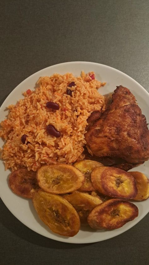 Jollof rice with chicken and plantain Jollof Rice And Chicken, Rice And Chicken, Rice With Chicken, Around The World Food, Jollof Rice, Chicken Rice, African Food, Photo Download, Fried Chicken