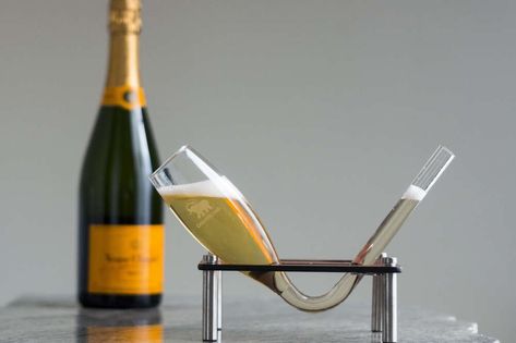 Chambong Champagne, Beer Bong, Buffalo Wild Wings, Engagement Party Ideas, Bachelorette Ideas, Party Inspo, Beer Glass, Sparkling Wine, White Wine