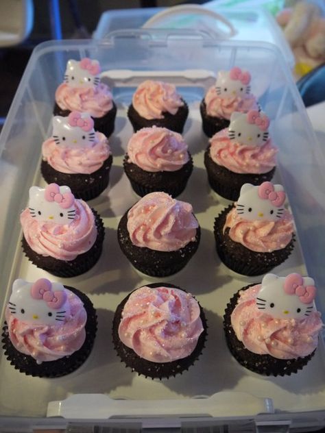 Birthday Cake Creative, Tort Hello Kitty, Bolo Da Hello Kitty, Cakes Pretty, Kitty Cupcakes, Bday Stuff, Hello Kitty Birthday Cake, Pastel Cupcakes, Cat Cupcakes